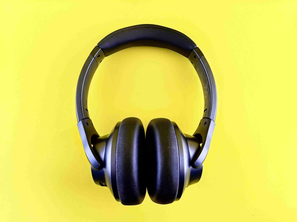 Top Noise-Canceling Headsets for Streaming in Noisy Environments
